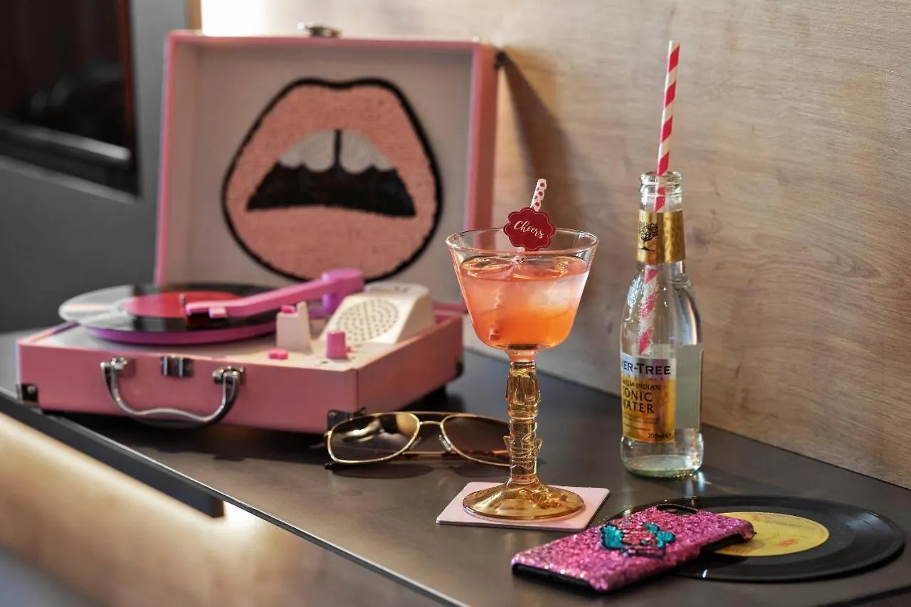 Отель Moxy Bucharest Old Town